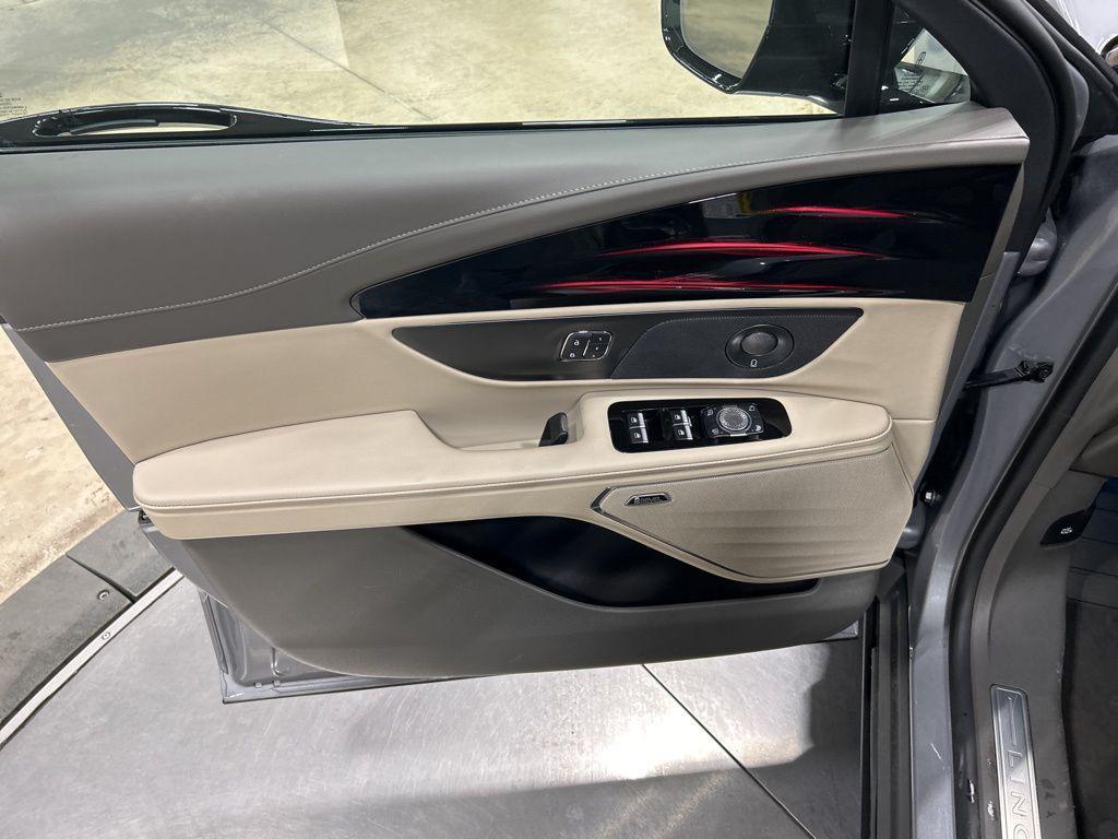 used 2025 Lincoln Nautilus car, priced at $59,812