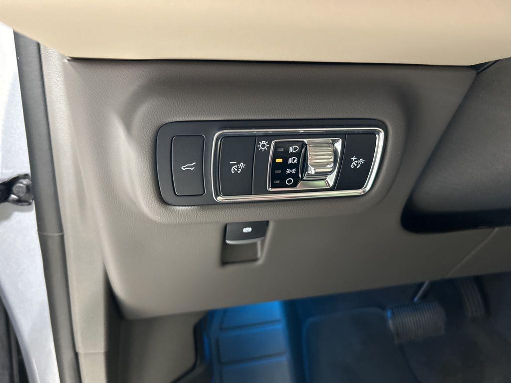 used 2025 Lincoln Nautilus car, priced at $59,812