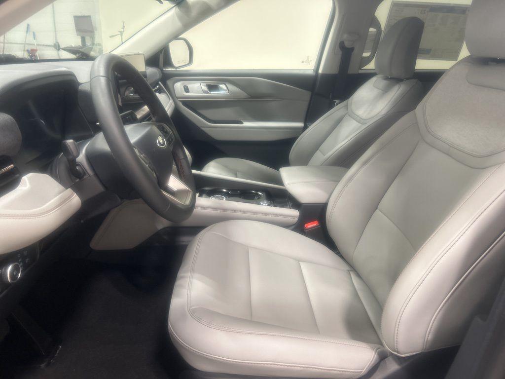 new 2025 Ford Explorer car, priced at $49,160