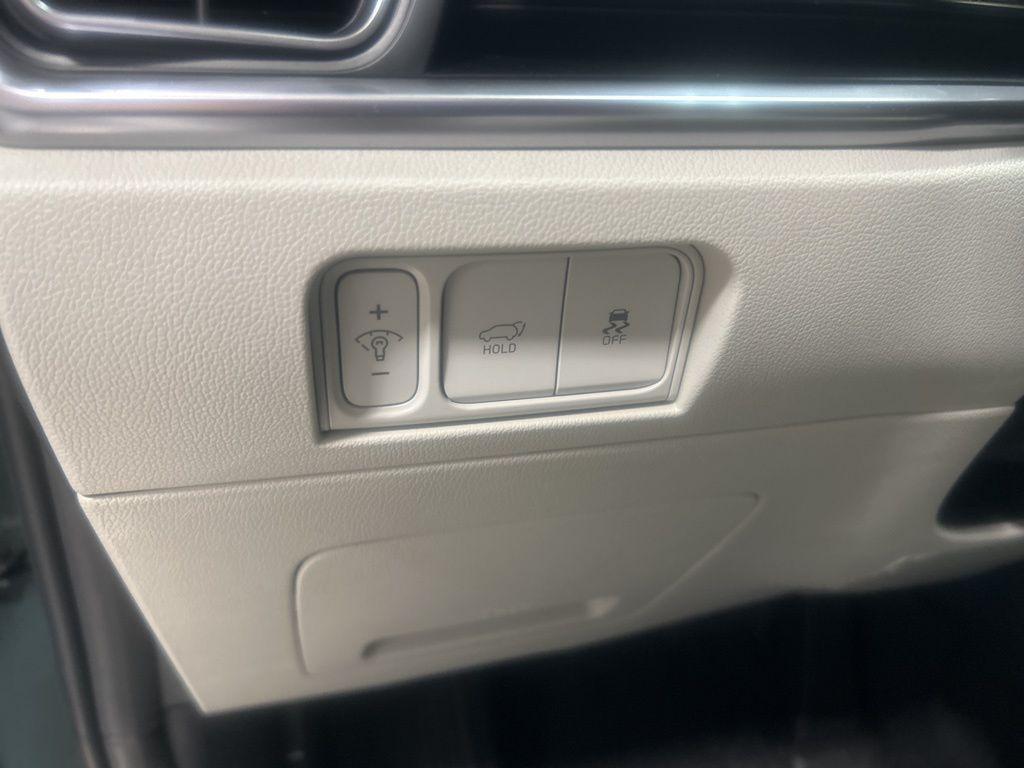 new 2025 Kia Sorento Hybrid car, priced at $39,640