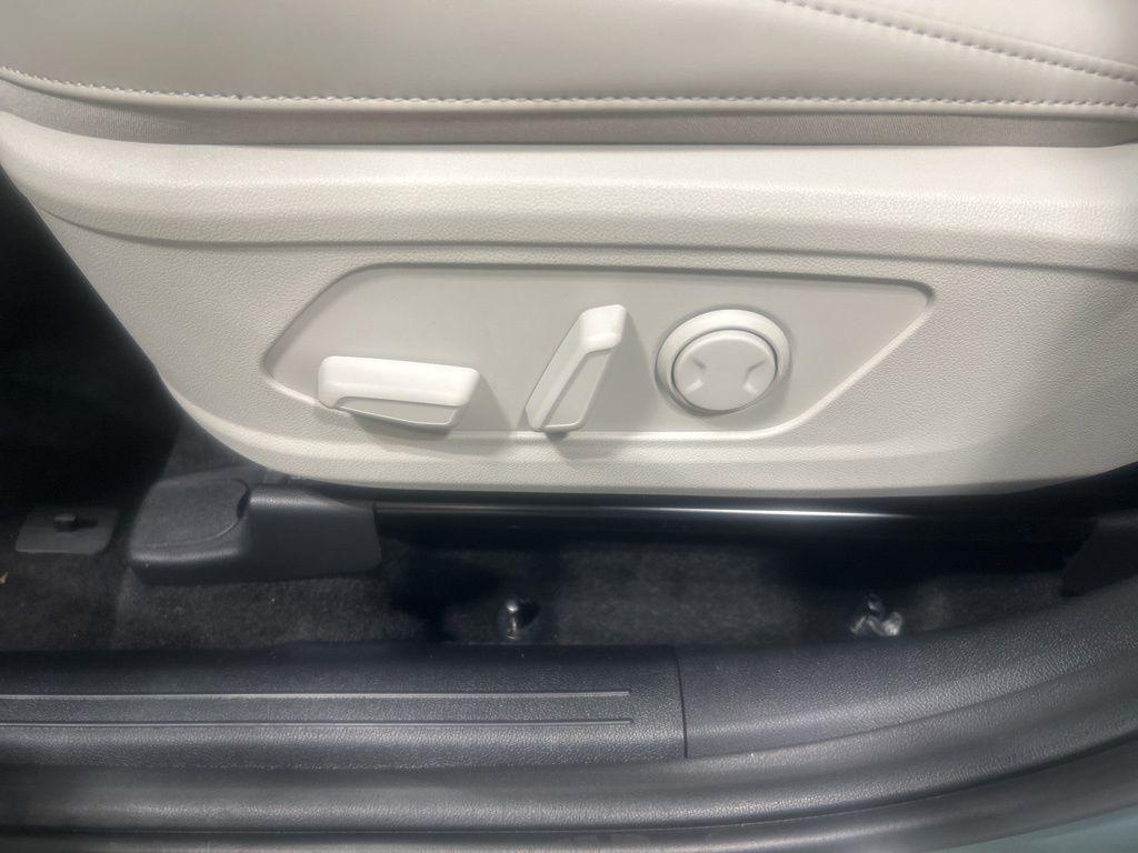 new 2025 Kia Sorento Hybrid car, priced at $39,640