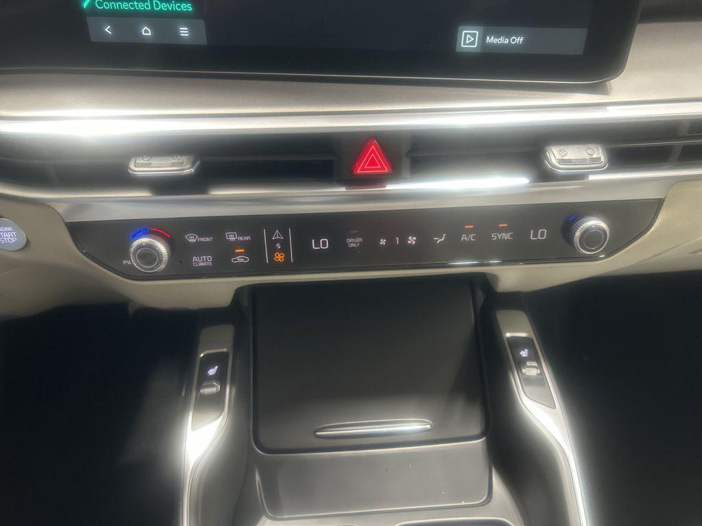 new 2025 Kia Sorento Hybrid car, priced at $39,640