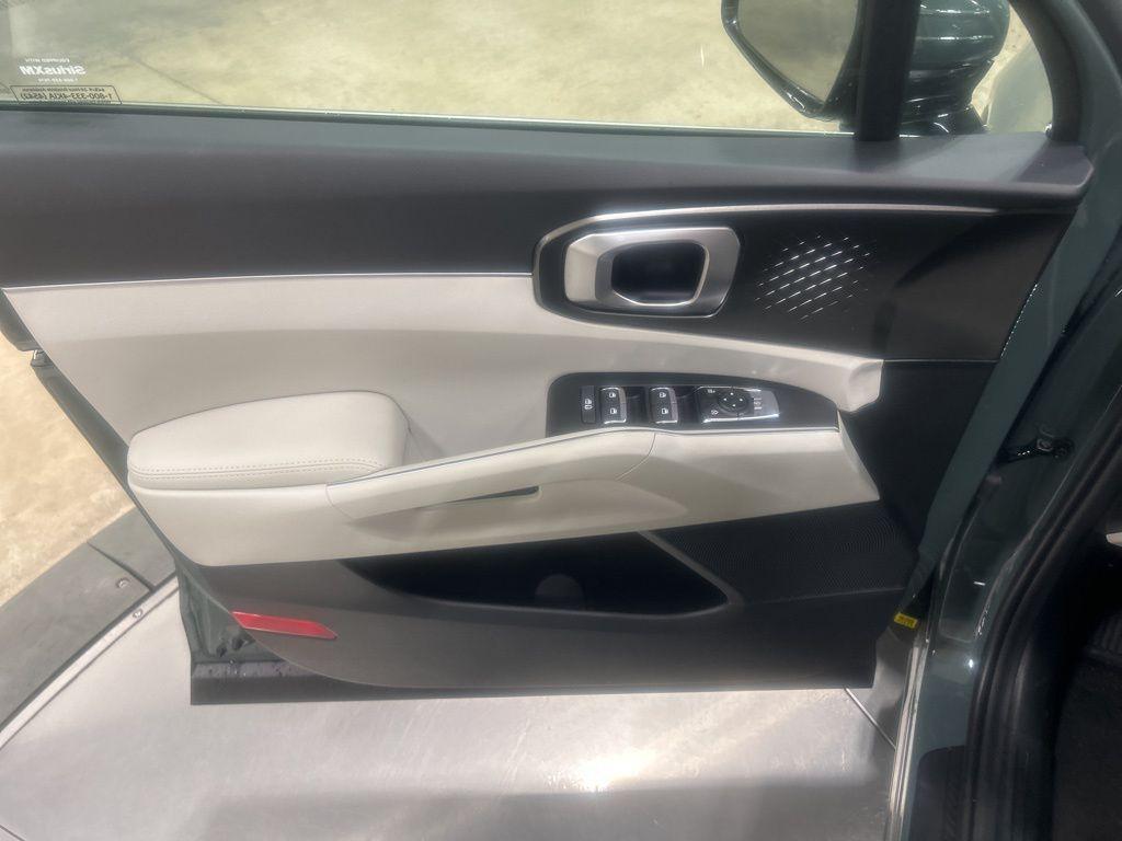 new 2025 Kia Sorento Hybrid car, priced at $39,640