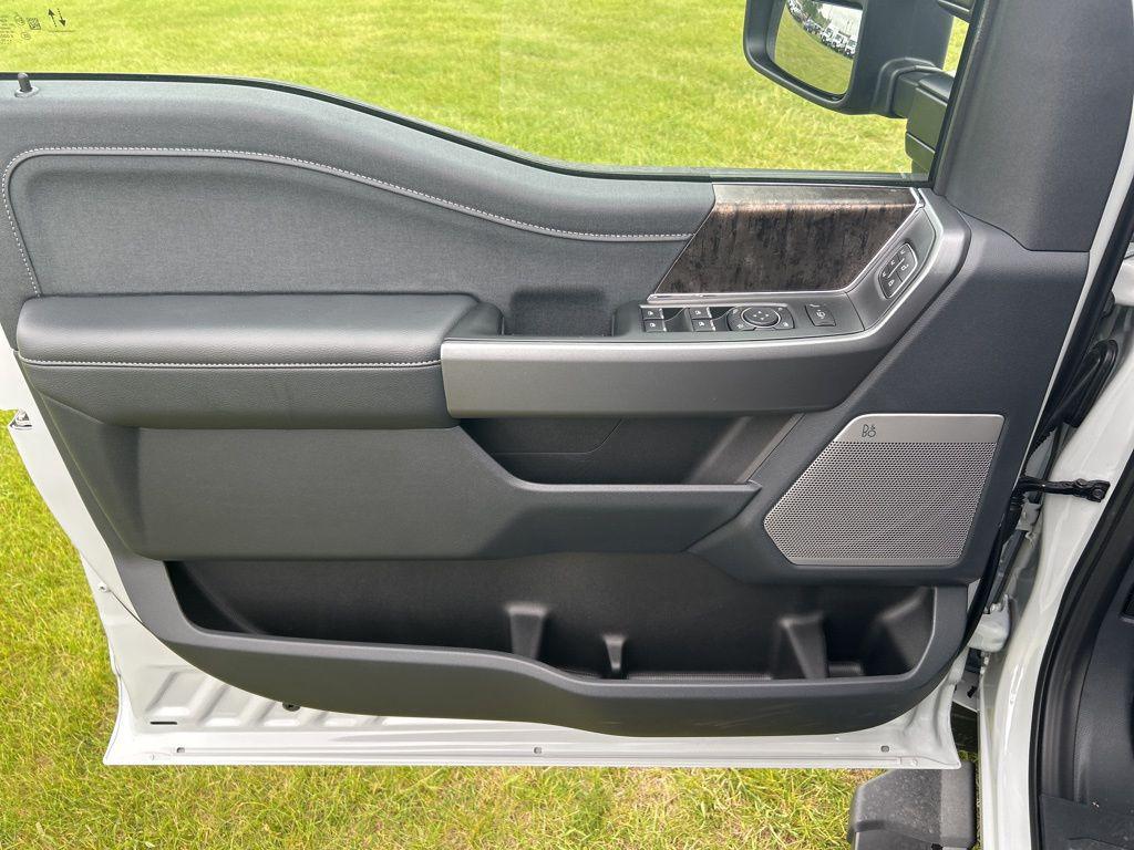 new 2025 Ford F-350 car, priced at $89,900