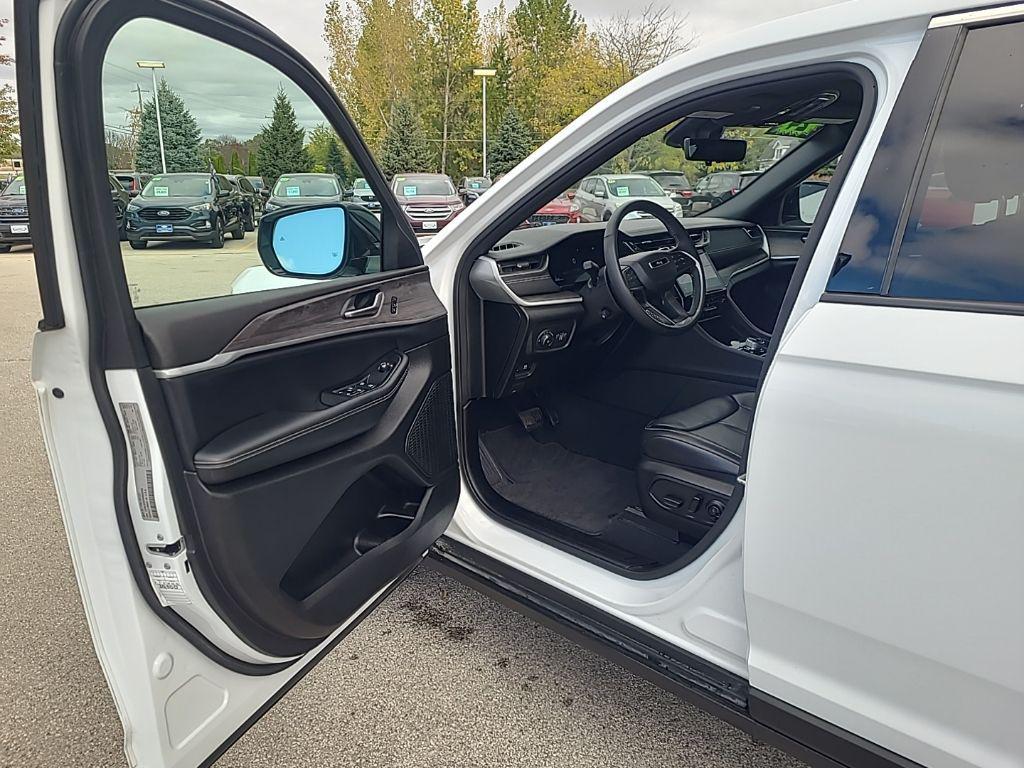 used 2024 Jeep Grand Cherokee L car, priced at $34,617