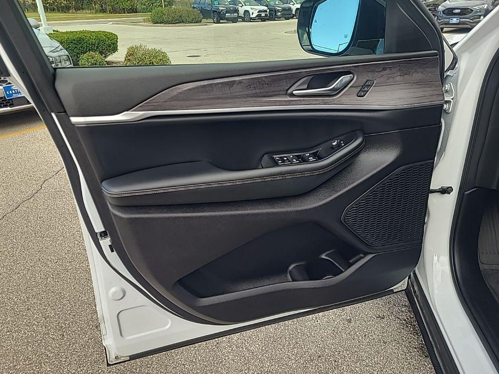 used 2024 Jeep Grand Cherokee L car, priced at $34,617