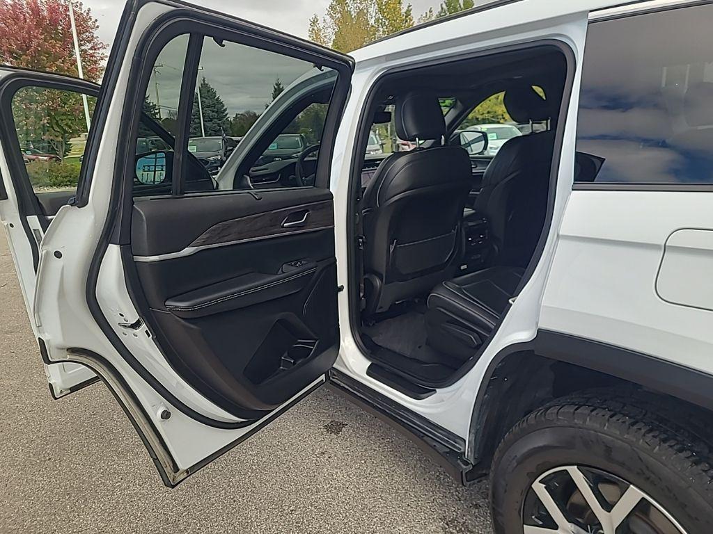 used 2024 Jeep Grand Cherokee L car, priced at $34,617