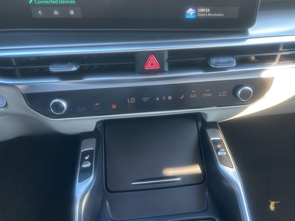 new 2025 Kia Sorento Hybrid car, priced at $39,602