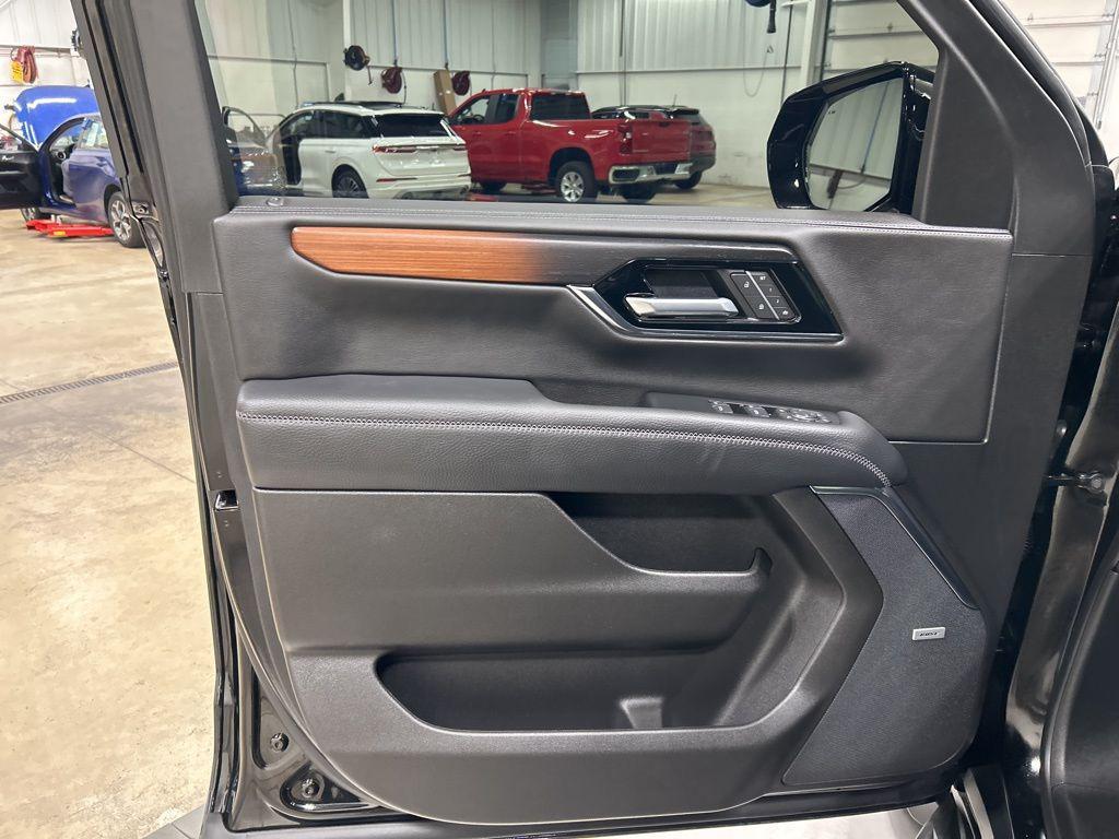 used 2025 GMC Yukon XL car, priced at $84,639