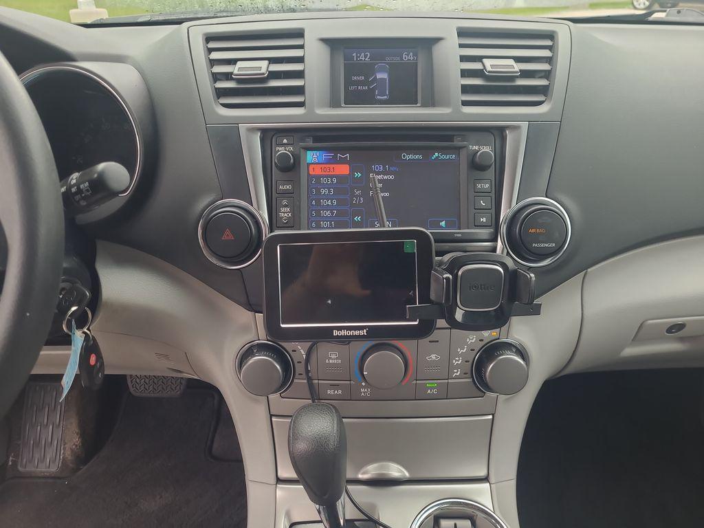 used 2013 Toyota Highlander car, priced at $14,727
