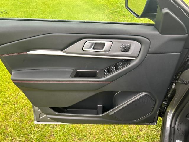 new 2025 Ford Explorer car, priced at $49,596
