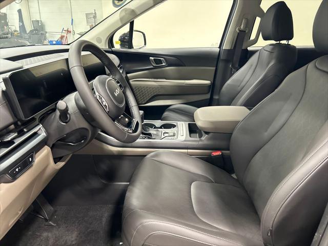 new 2025 Kia Carnival car, priced at $39,715