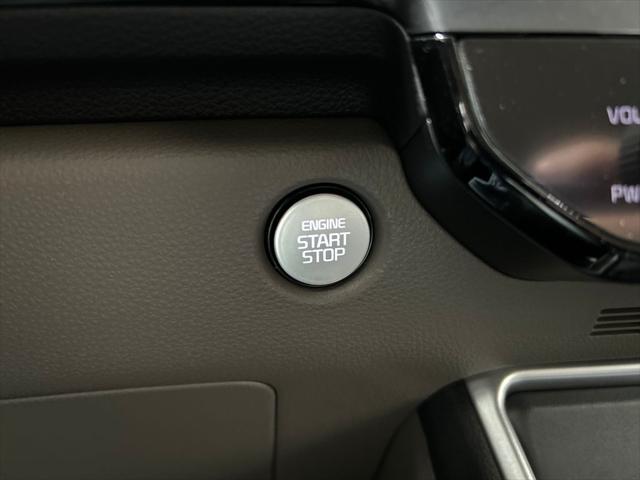 new 2025 Kia Carnival car, priced at $39,715