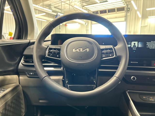 new 2025 Kia Carnival car, priced at $39,715