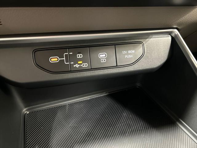new 2025 Kia Carnival car, priced at $39,715