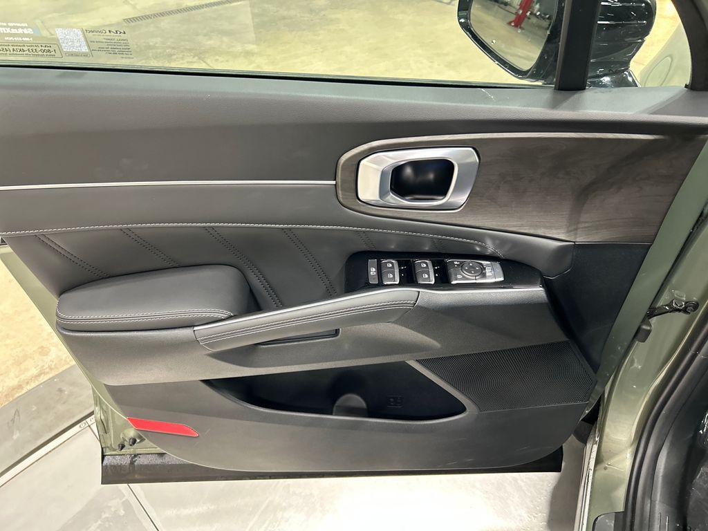 new 2025 Kia Sorento car, priced at $43,682