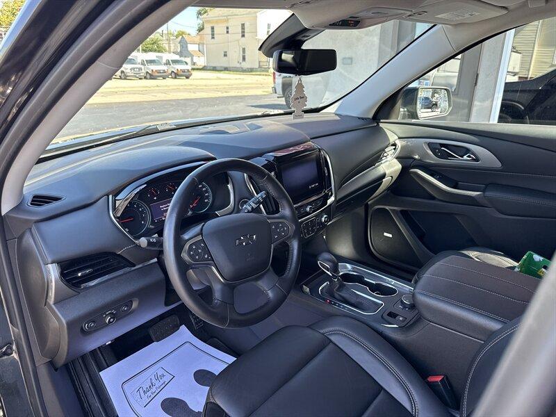 used 2021 Chevrolet Traverse car, priced at $31,900