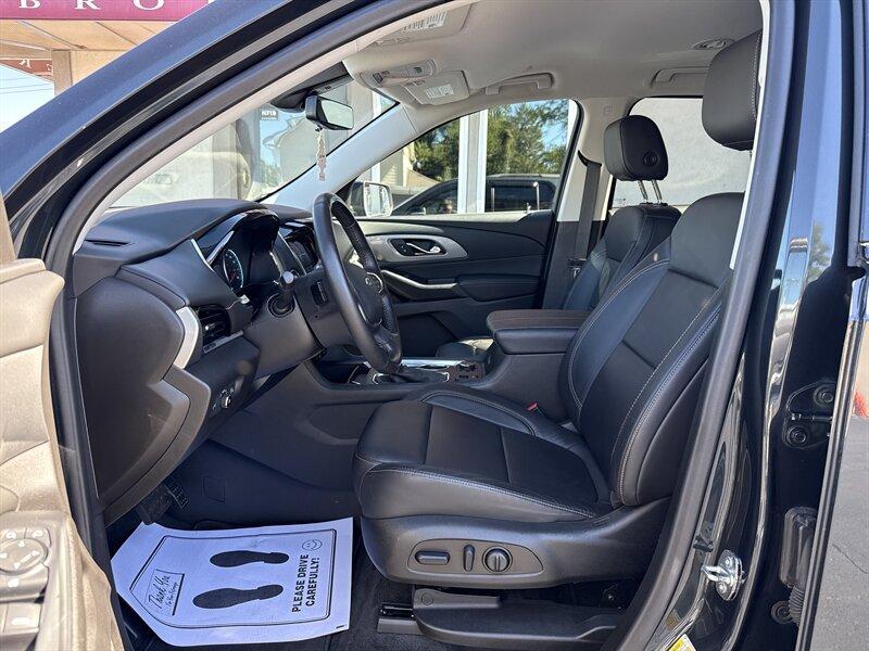 used 2021 Chevrolet Traverse car, priced at $31,900