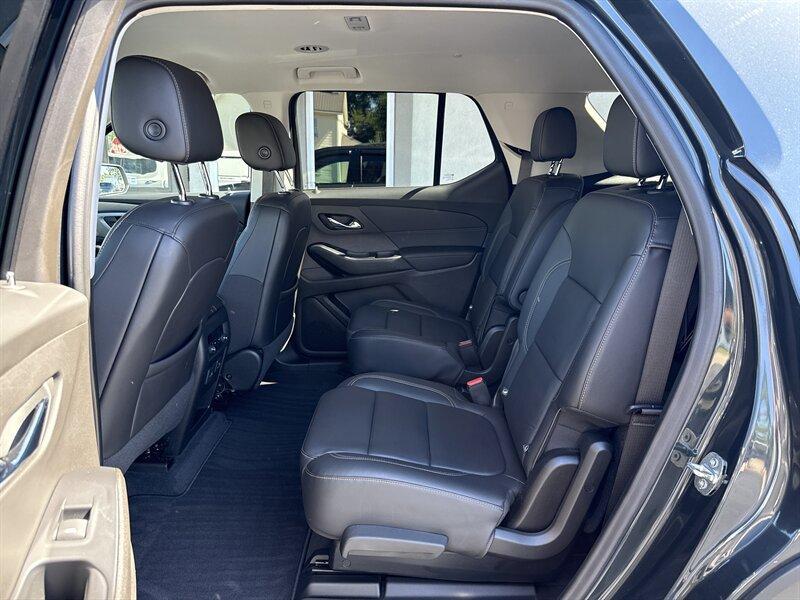 used 2021 Chevrolet Traverse car, priced at $31,900