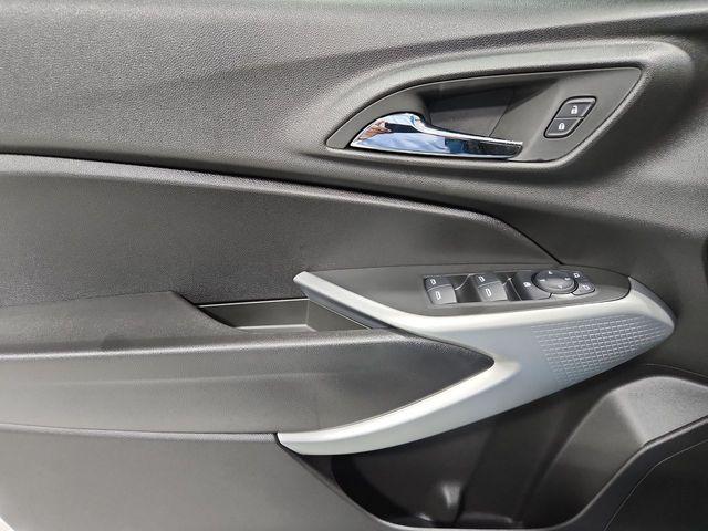 new 2025 Chevrolet Trax car, priced at $22,004