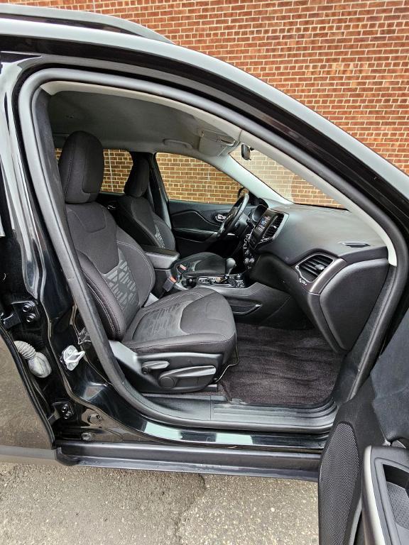 used 2019 Jeep Cherokee car, priced at $13,999