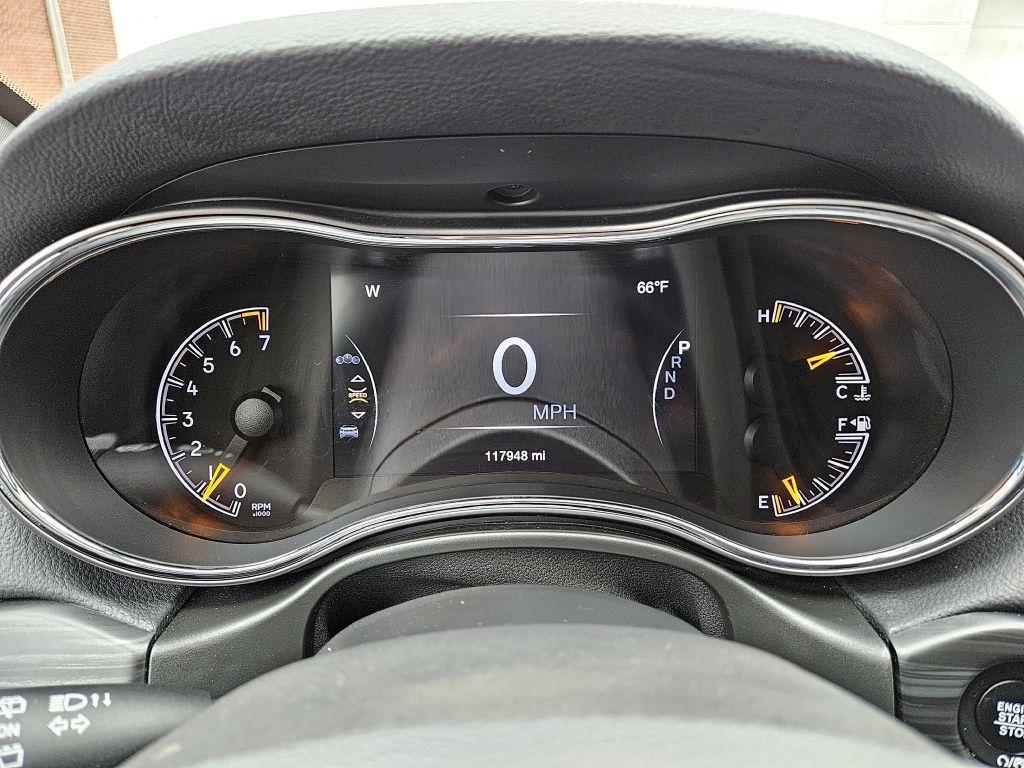 used 2021 Jeep Grand Cherokee car, priced at $17,999
