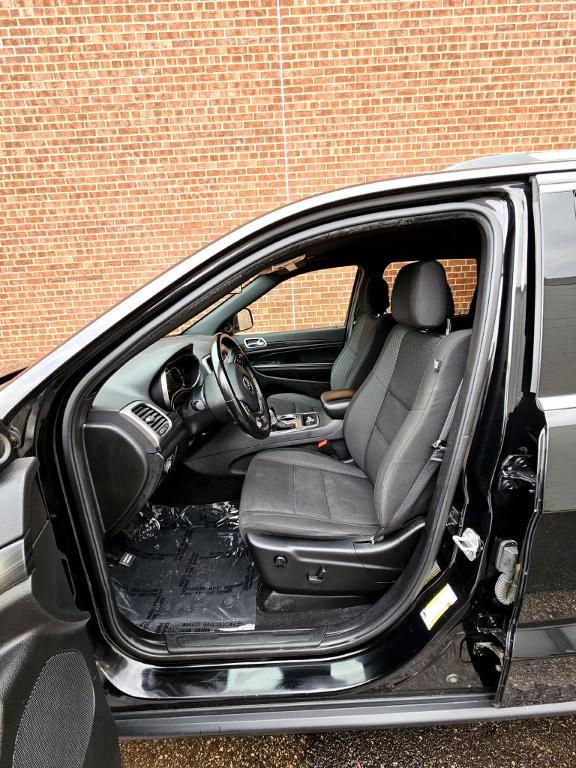 used 2021 Jeep Grand Cherokee car, priced at $17,999