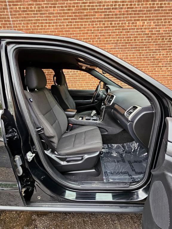 used 2021 Jeep Grand Cherokee car, priced at $17,999