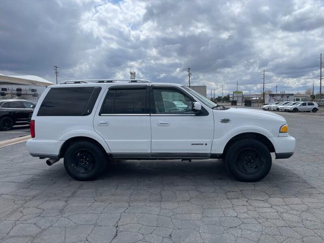 used 2000 Lincoln Navigator car, priced at $3,000