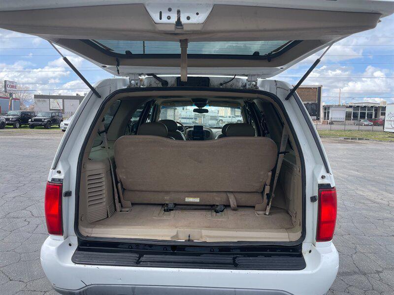 used 2000 Lincoln Navigator car, priced at $2,000