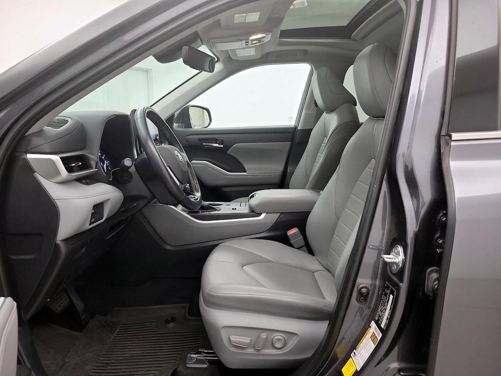 used 2021 Toyota Highlander car, priced at $31,998