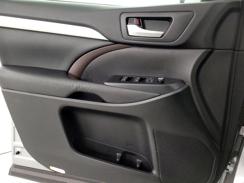 used 2015 Toyota Highlander car, priced at $17,998
