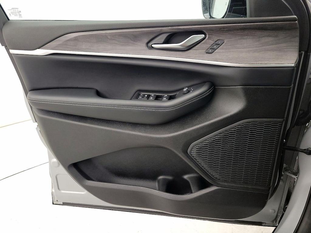 used 2024 Jeep Grand Cherokee car, priced at $39,998