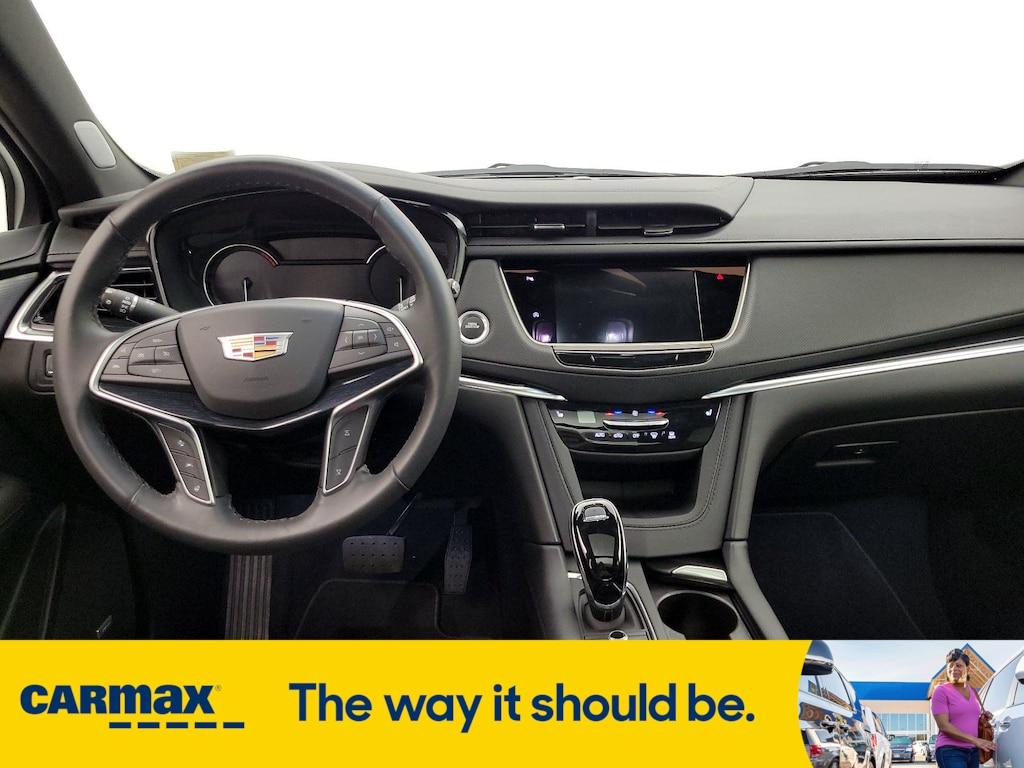 used 2025 Cadillac XT5 car, priced at $46,998