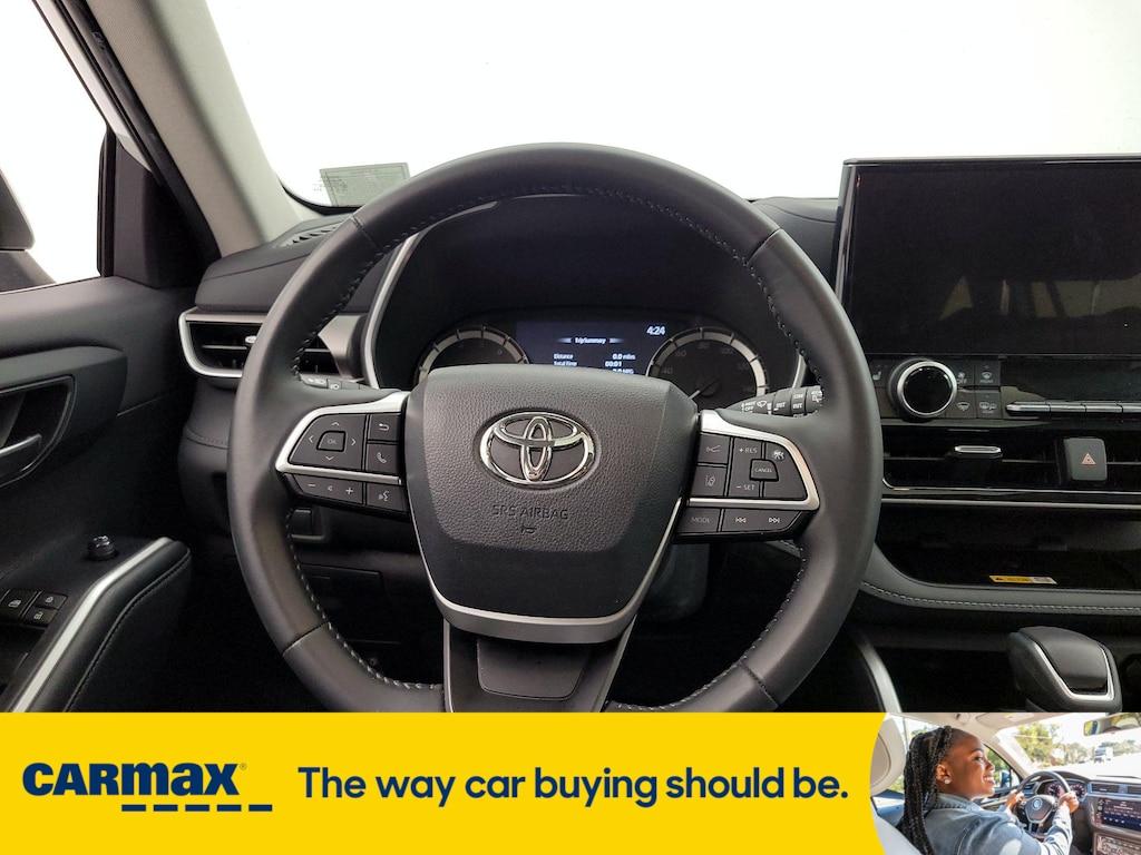 used 2024 Toyota Highlander car, priced at $40,998