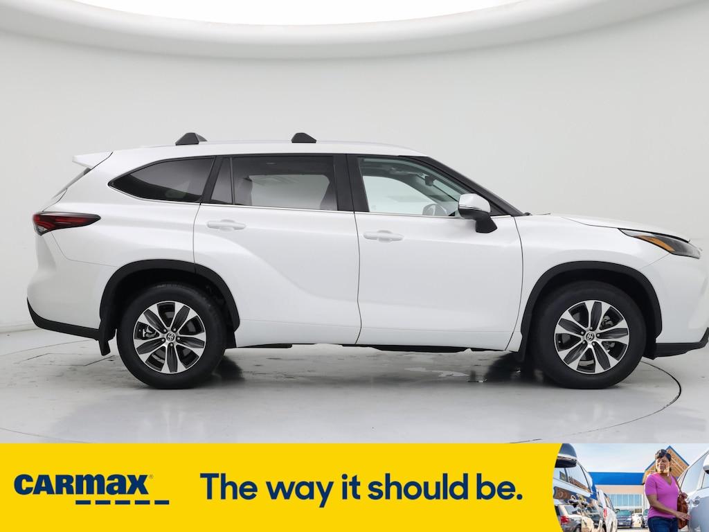 used 2024 Toyota Highlander car, priced at $40,998