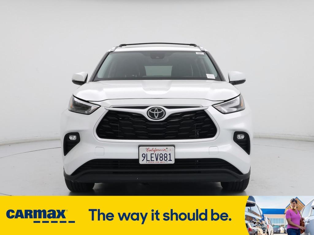 used 2024 Toyota Highlander car, priced at $40,998