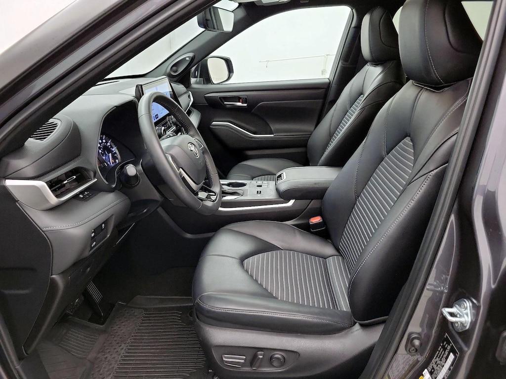 used 2024 Toyota Highlander car, priced at $46,998