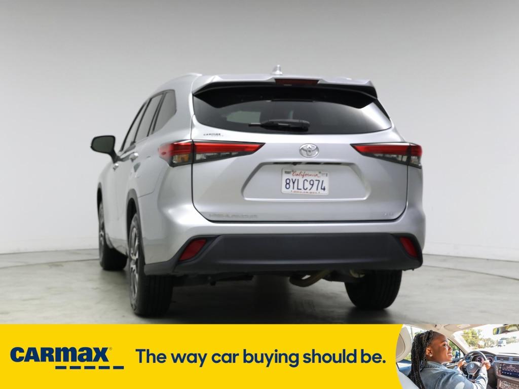 used 2022 Toyota Highlander car, priced at $33,998