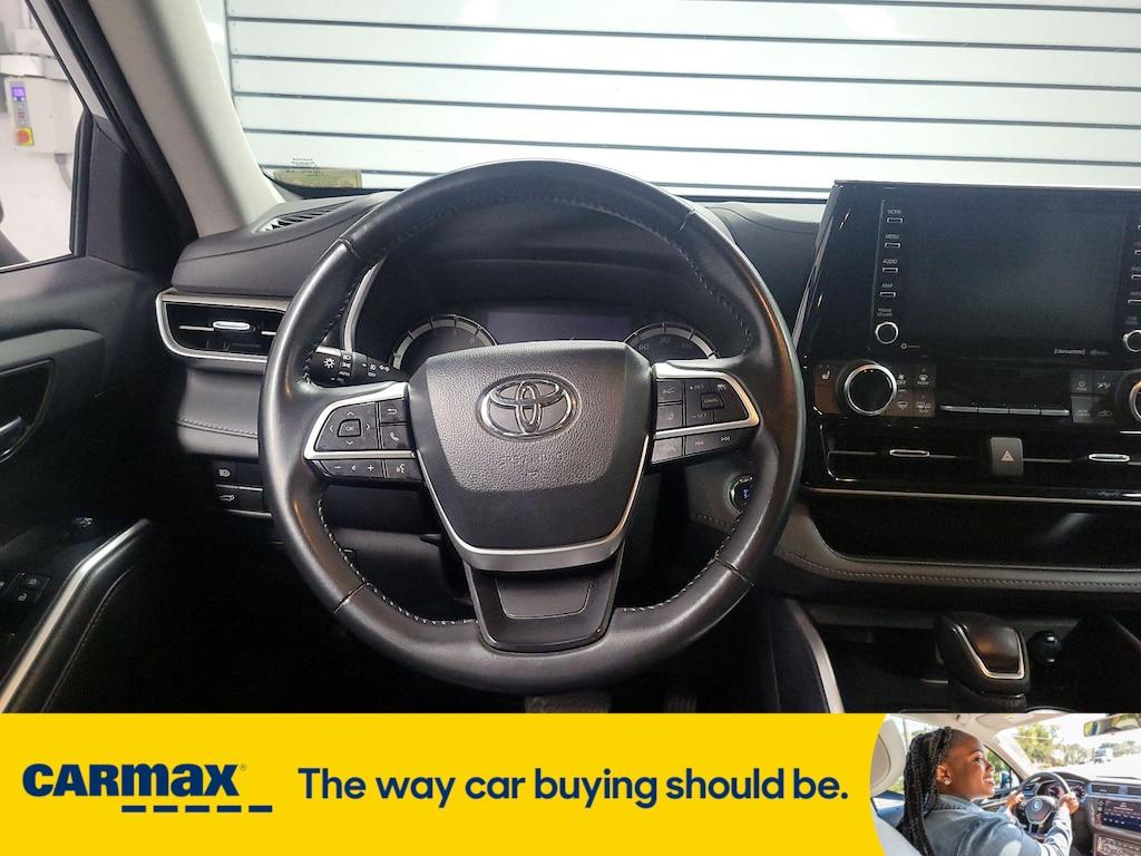 used 2022 Toyota Highlander car, priced at $33,998