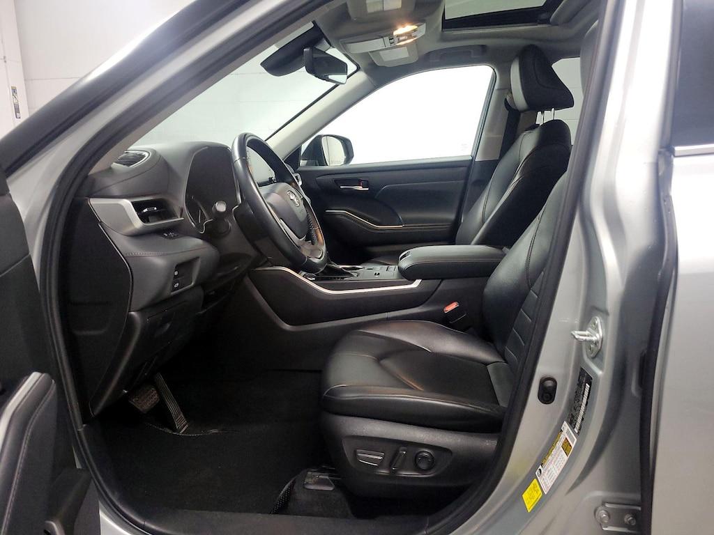 used 2022 Toyota Highlander car, priced at $33,998
