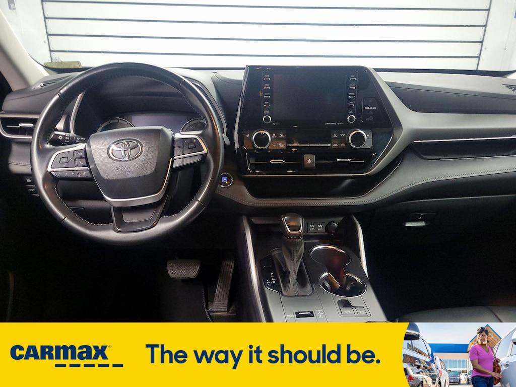 used 2022 Toyota Highlander car, priced at $33,998
