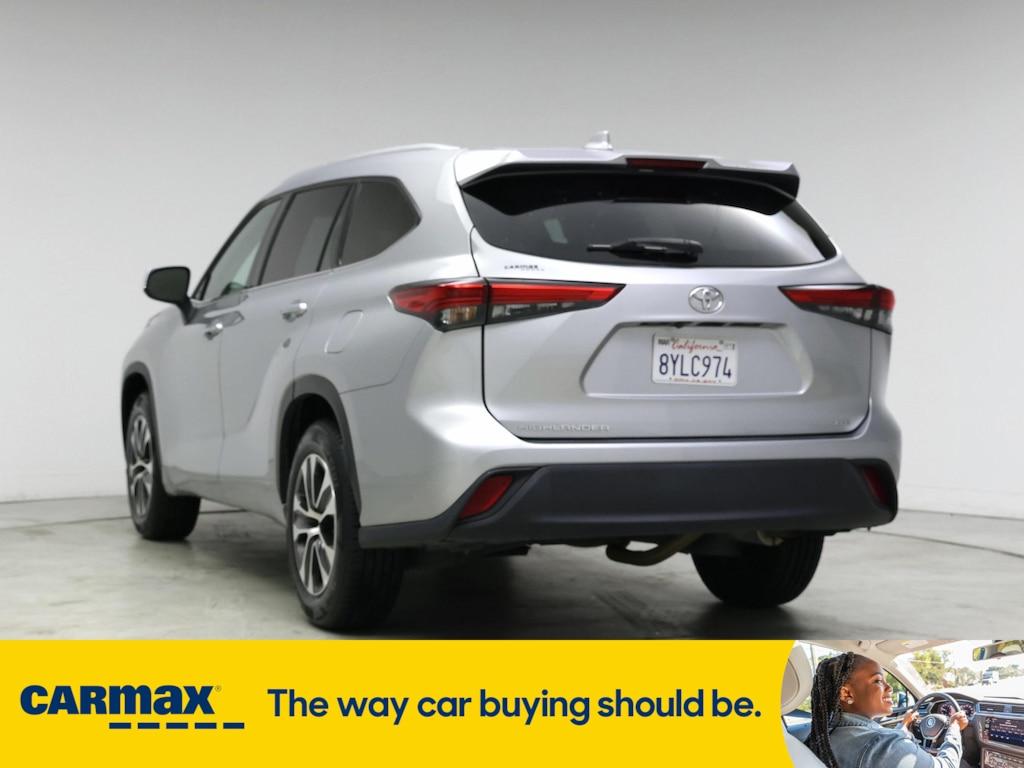 used 2022 Toyota Highlander car, priced at $33,998