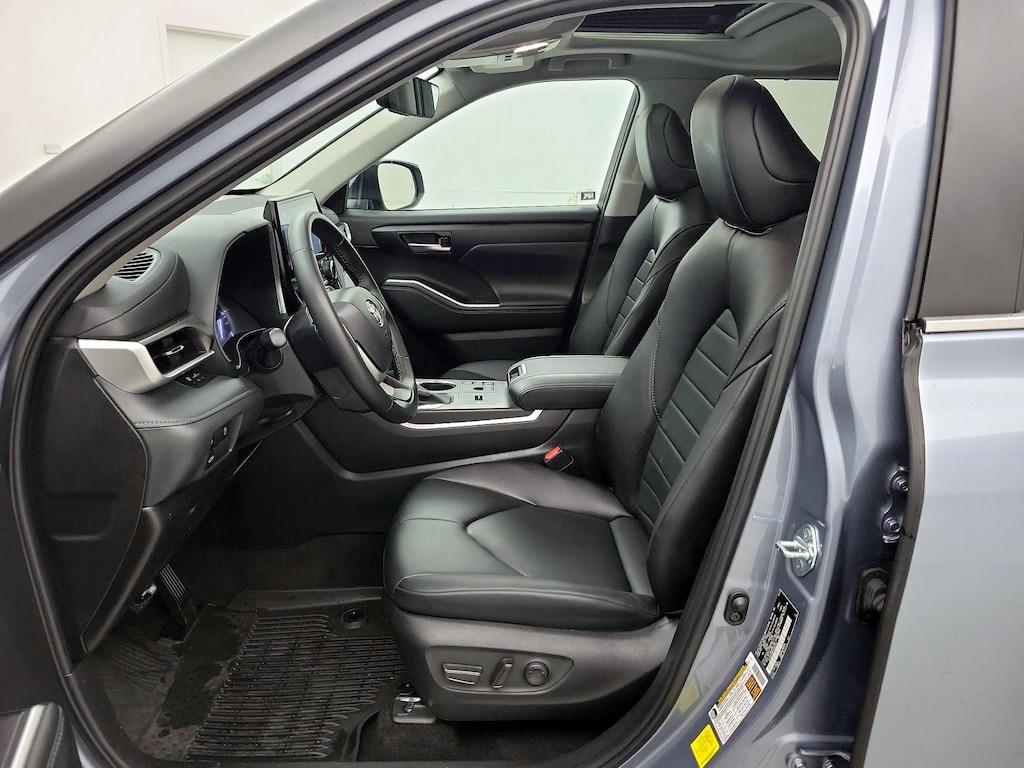 used 2024 Toyota Highlander car, priced at $42,998