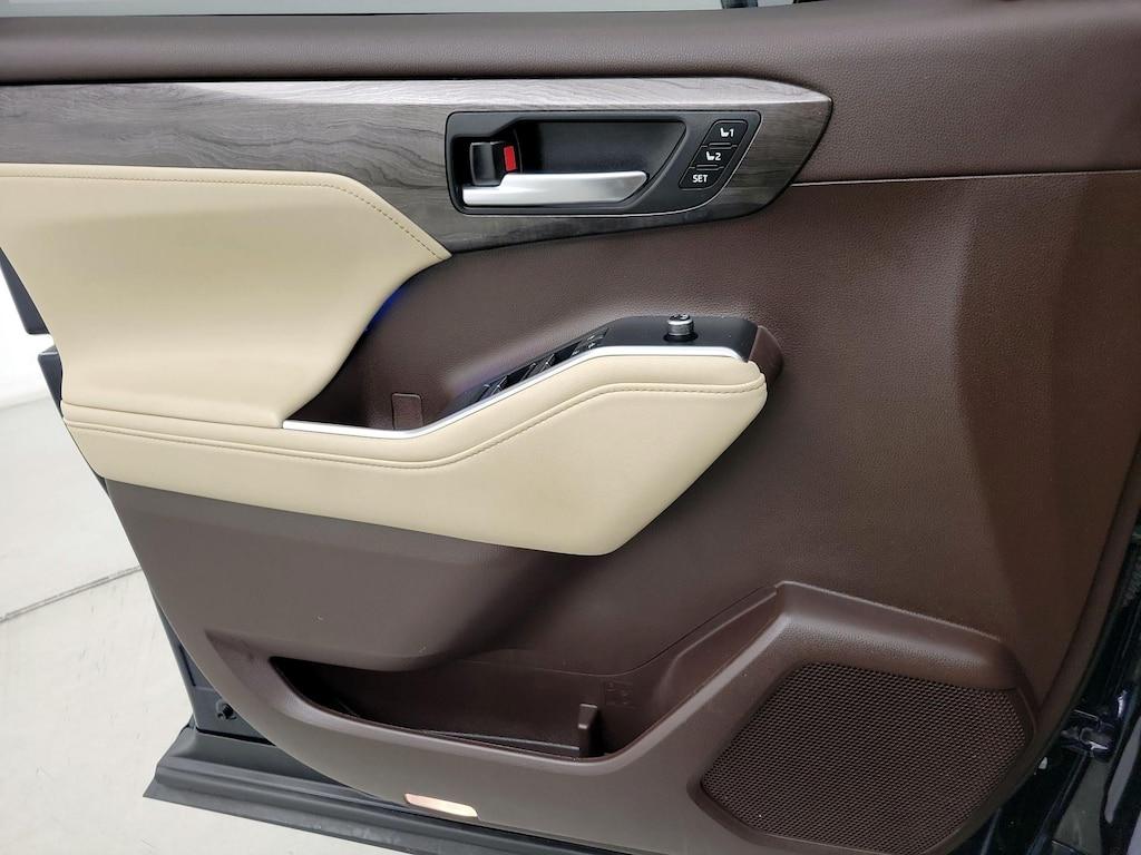 used 2021 Toyota Highlander Hybrid car, priced at $44,998
