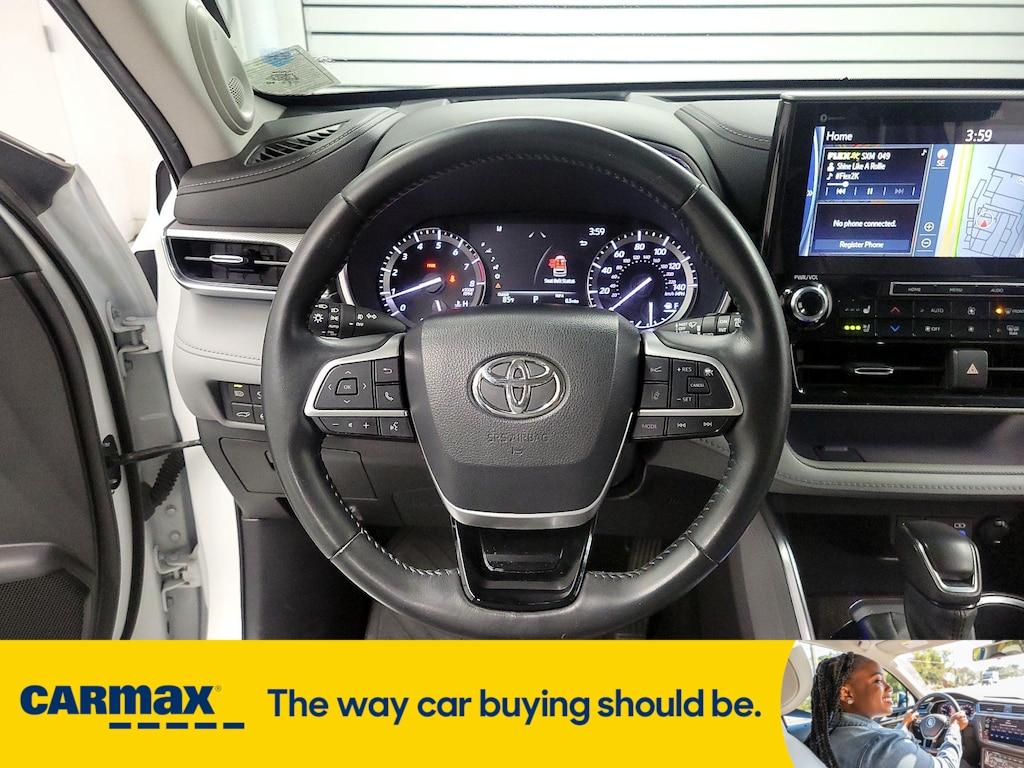 used 2022 Toyota Highlander car, priced at $45,998