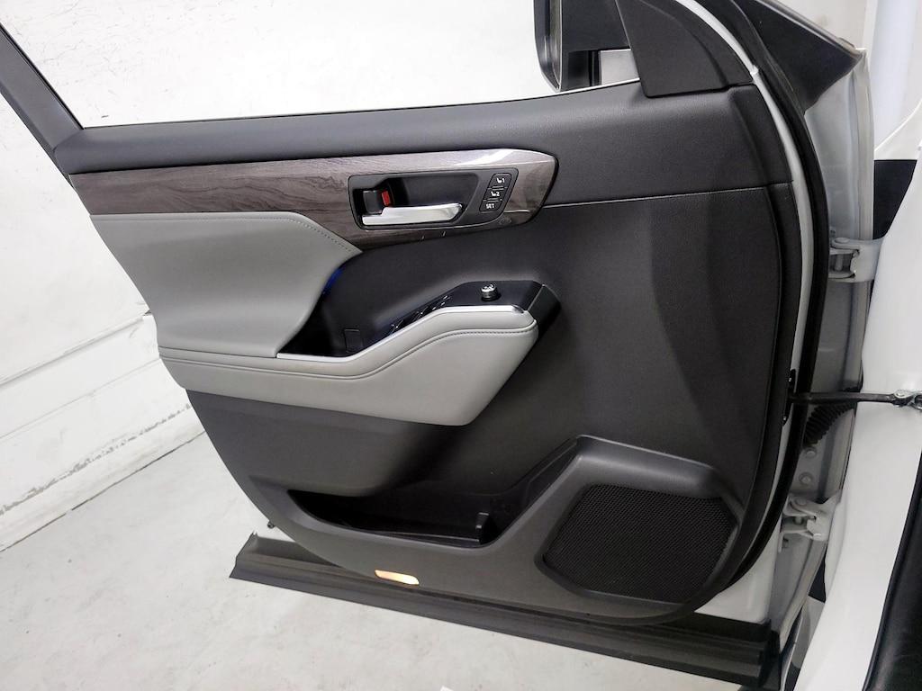 used 2022 Toyota Highlander car, priced at $45,998