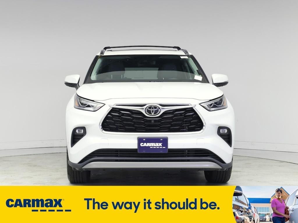 used 2022 Toyota Highlander car, priced at $45,998
