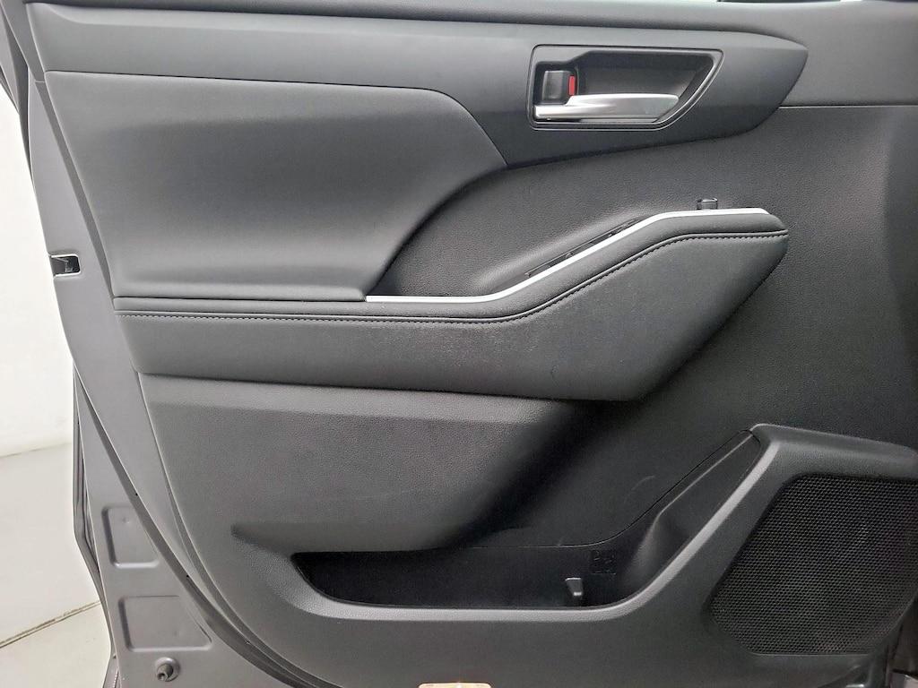 used 2024 Toyota Highlander car, priced at $47,998