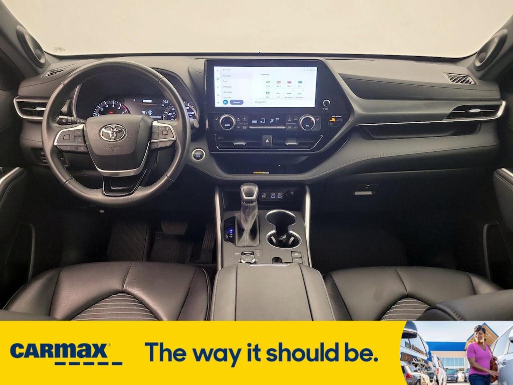 used 2024 Toyota Highlander car, priced at $47,998